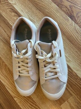 Dr. Scholl's Women's Beige Lace-Up Sneakers